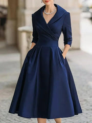 Karen – Elegant satinkjole med slå-om-look