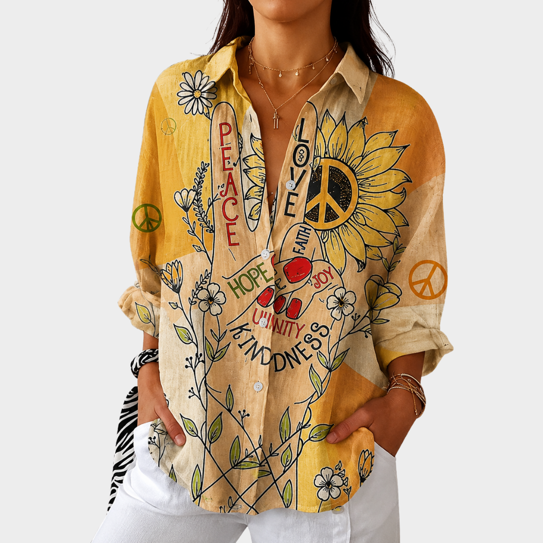 Let og farverig bluse med mønsterprint