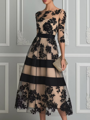 Elegant sort A-formet midikjole i blonde