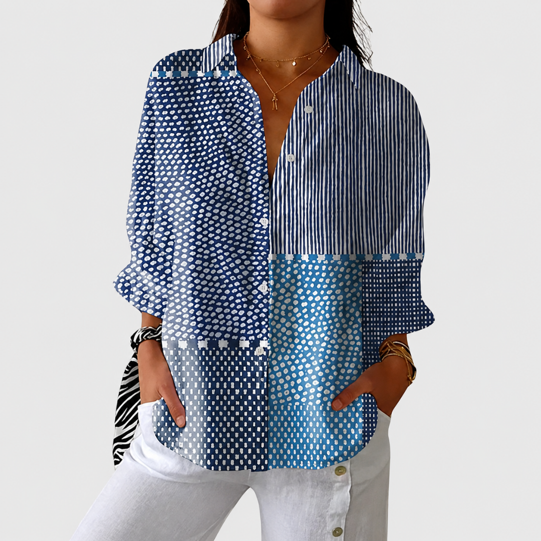 Let og farverig bluse med mønsterprint