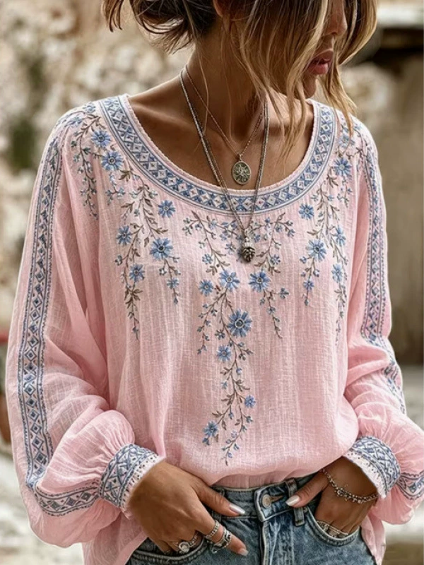 Ingrid™ | Blomstret bluse med blåt broderi i rosa