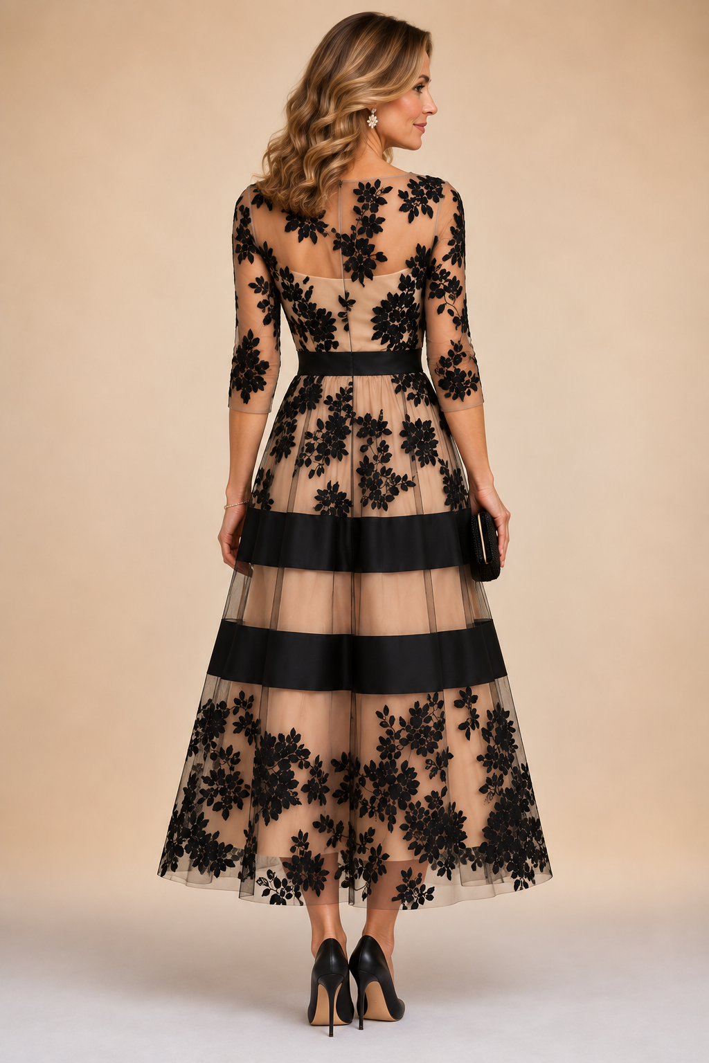 Adrielle | Elegant kjole med blomsterblonder