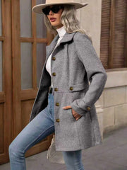 Emilia – Elegant frakke med knaplukning