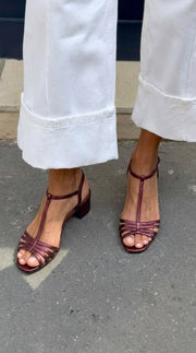 Sandaler med metallic-finish og hæl