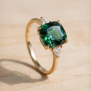 Elegant Ring med Firkantet Smaragd