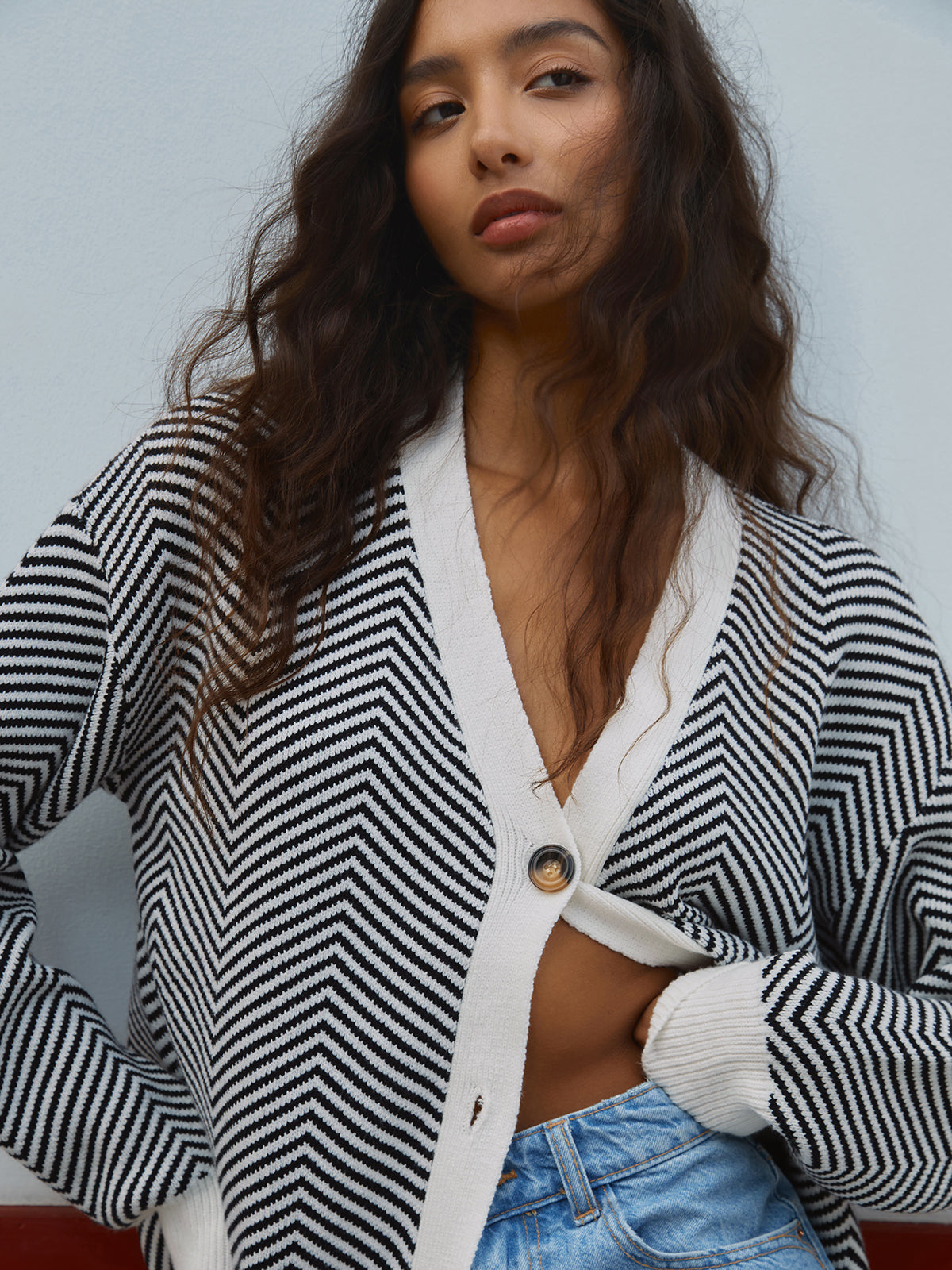 Chevron-cardigan med kontrastknapper
