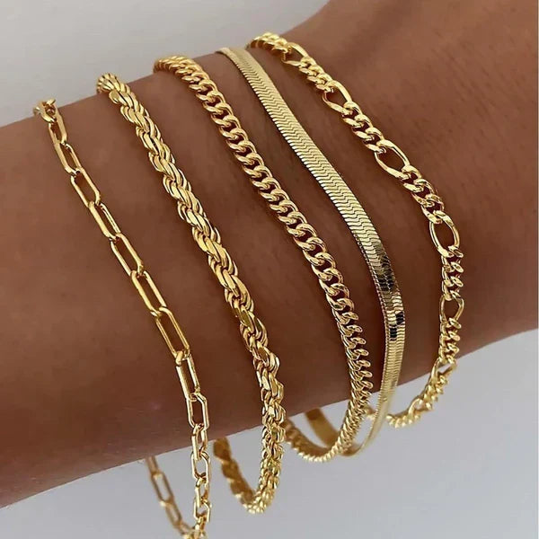 Sæt med 5 armbånd i guld- eller sølvfarve