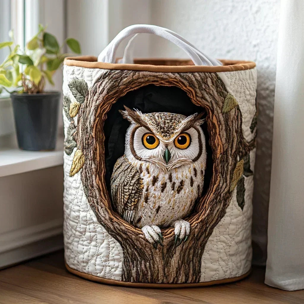 Polstret kurv med ugle mellem grene
