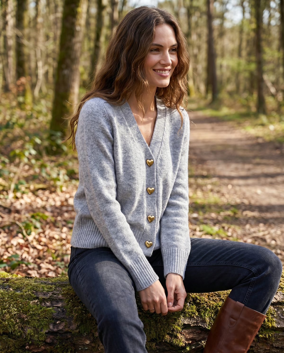 Cardigan med V-hals – Blød strik med knapper