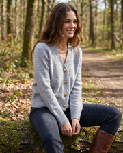 V-hals cardigan – Blød strik med knapper
