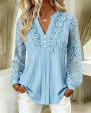 Livia – Bluse med blonder og V-hals