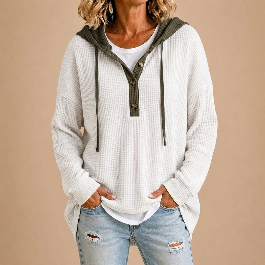 Tiziana | Strikket poncho med hætte og knapper