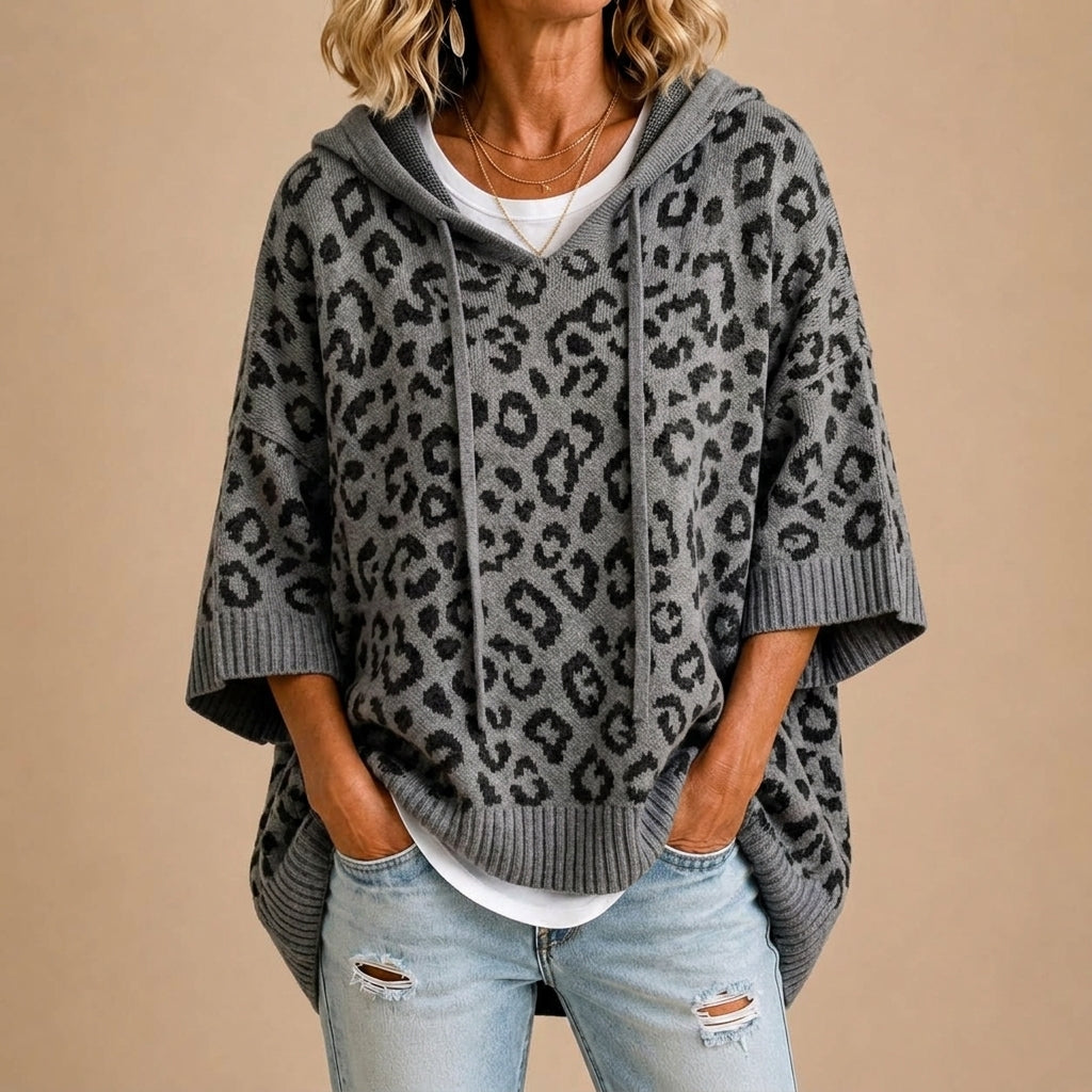 Gabriella | Strikket poncho med leopardprint og hætte