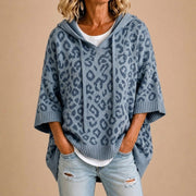 Gabriella | Strikket poncho med leopardprint og hætte