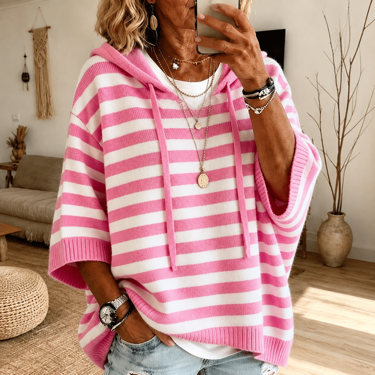 Émilie – Stribet poncho-trøje med hætte i rosa