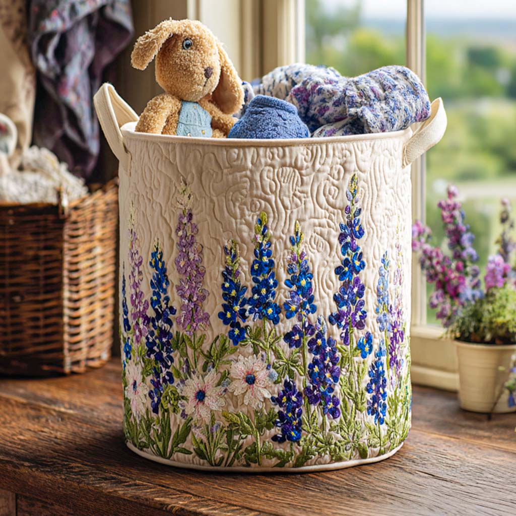 Polstret kurv med eng af vilde blomster