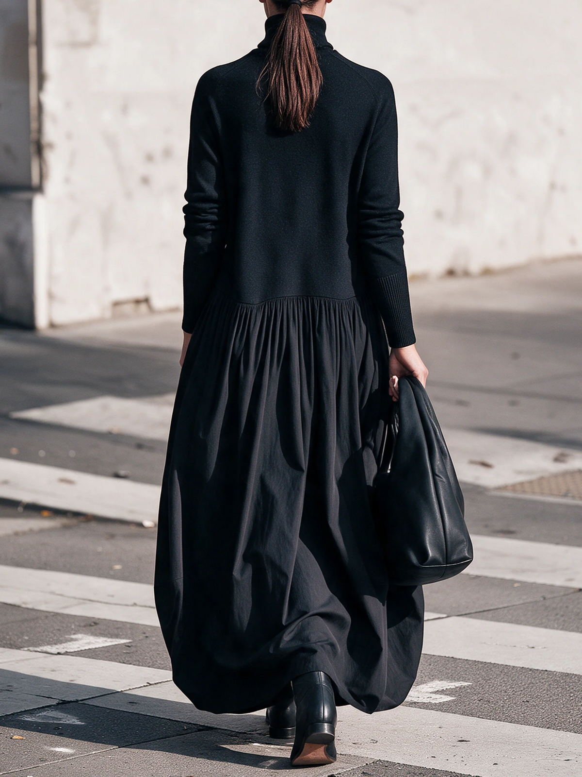 Odette | Sort oversized maxikjole med ståkrave