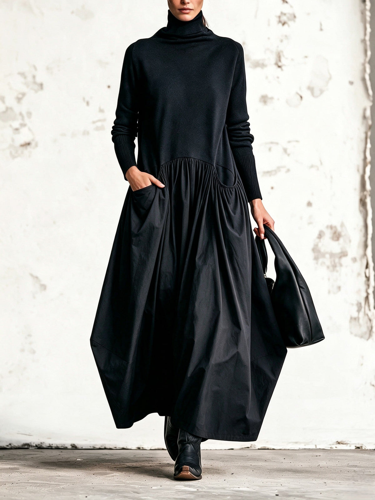 Odette | Sort oversized maxikjole med ståkrave