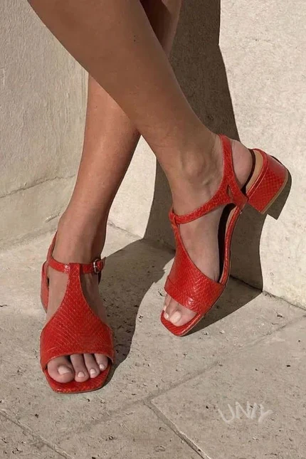 Serena – Metalliske sandaler med krydsremme