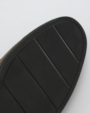 Ruskindsloafers med sorte såler