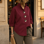 Freya – Bluse med statement-knapper