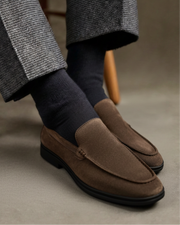 Ruskindsloafers med sorte såler