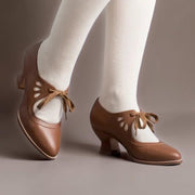 Jytte | Elegante pumps med justerbar rem og snøredetalje