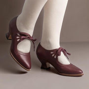 Jytte | Elegante pumps med justerbar rem og snøredetalje